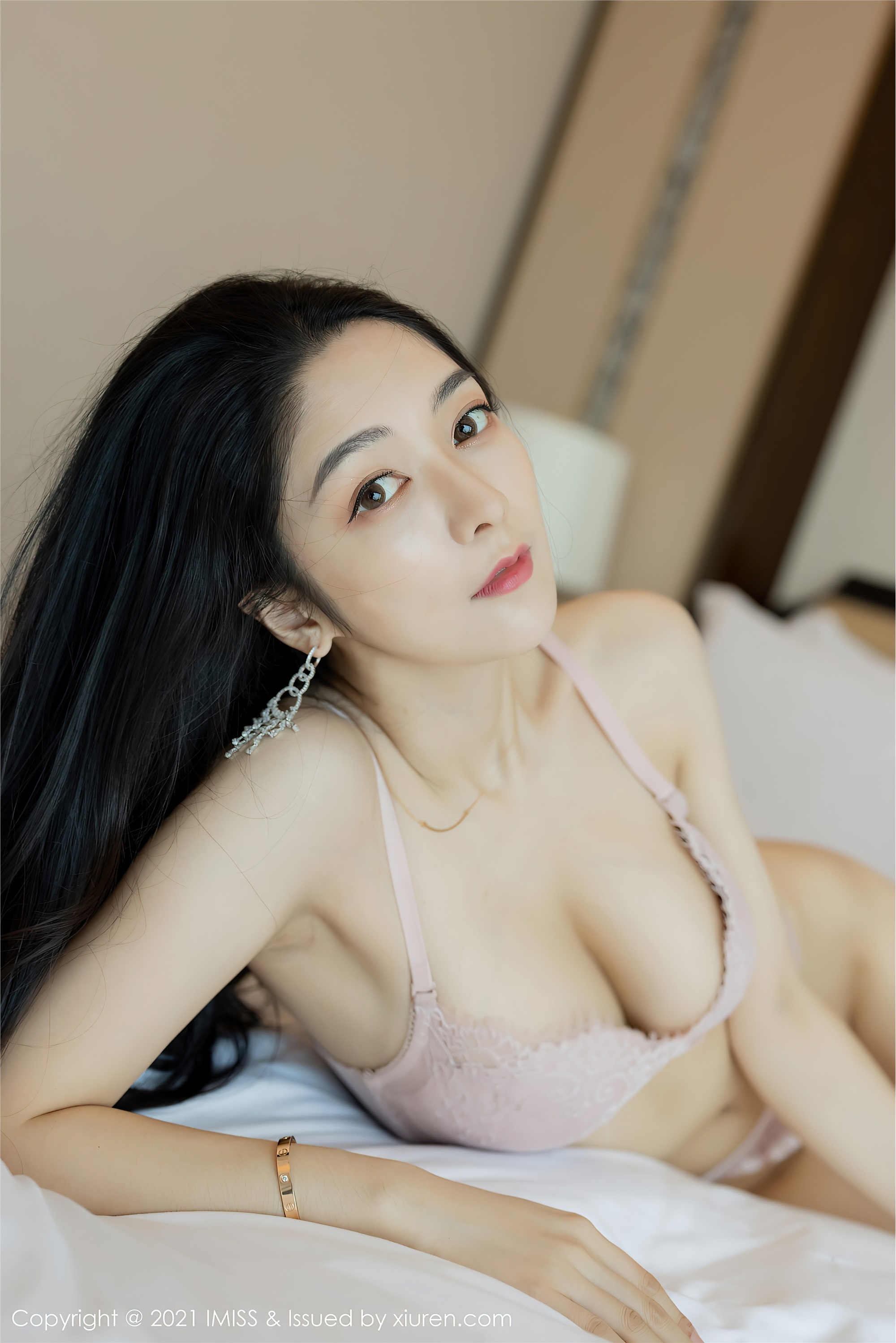 IMISS爱蜜社  2021.03.15 VOL.564 Angela小热巴 美腿 外拍